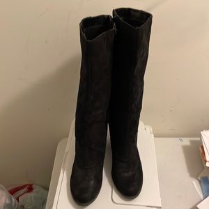 USED Size 12M Fergalicious boots in black.